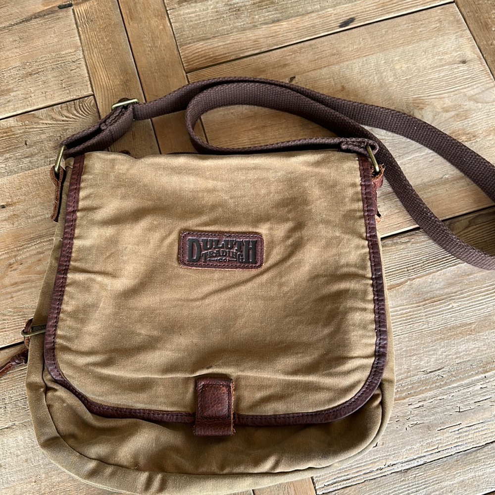 Duluth Trading Company Distressed Waxed Crossbody Bag Brown w Leather Trim VGUC